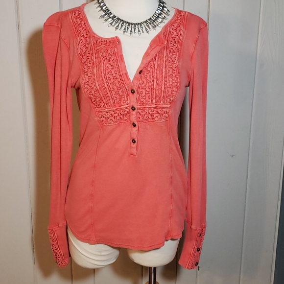 Lucky Brand Tops - Lightly worn Lucky brand long sleeve